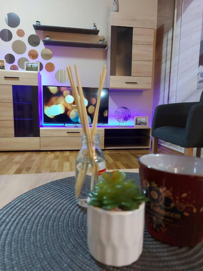 Apartman Espresso Sa Parkingom Sremska Mitrovica Eksteriør billede