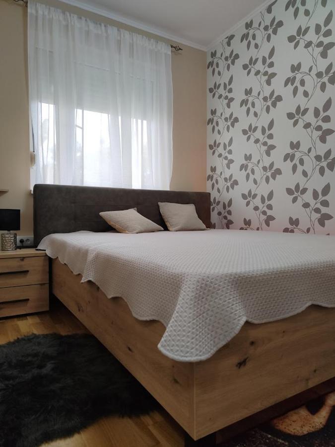 Apartman Espresso Sa Parkingom Sremska Mitrovica Eksteriør billede