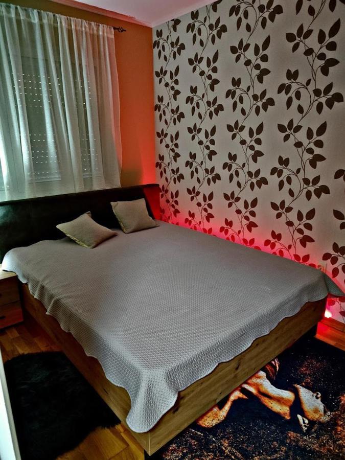 Apartman Espresso Sa Parkingom Sremska Mitrovica Eksteriør billede