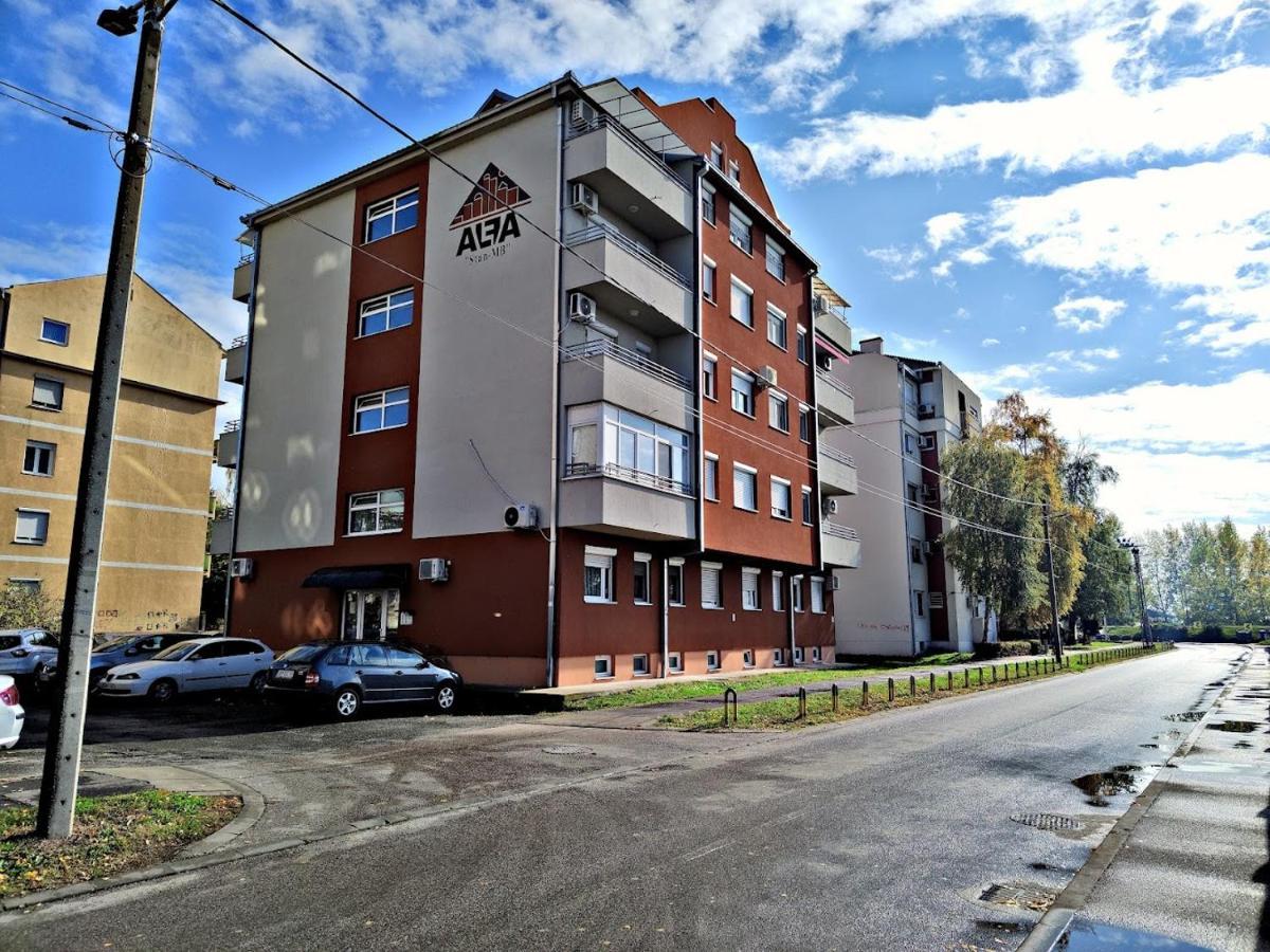 Apartman Espresso Sa Parkingom Sremska Mitrovica Eksteriør billede