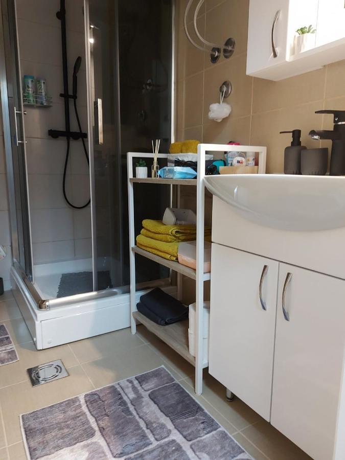 Apartman Espresso Sa Parkingom Sremska Mitrovica Eksteriør billede